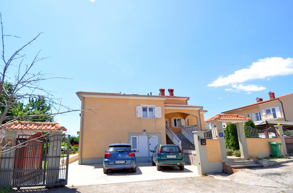 Suitable Summer Apartments Pula Exterior foto